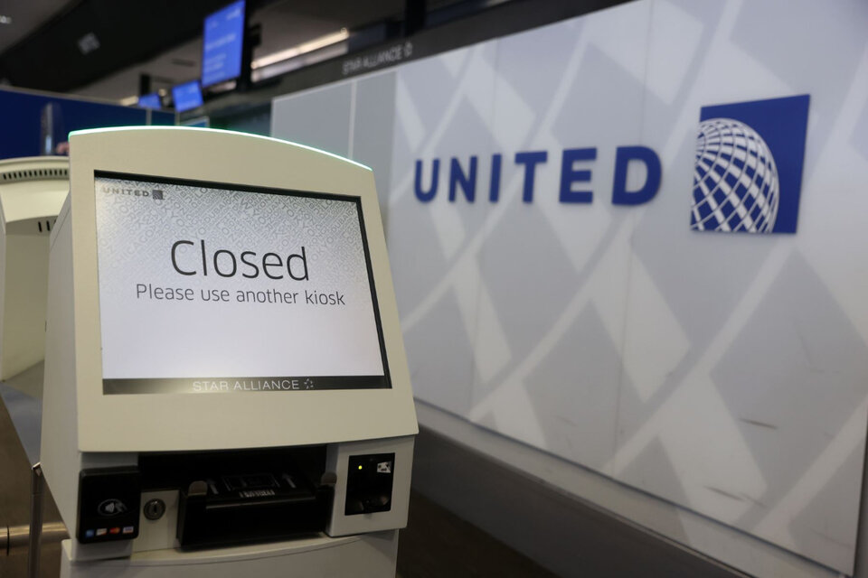 American y United anunciaron el despido de 32.000 trabajadores (Fuente: AFP)