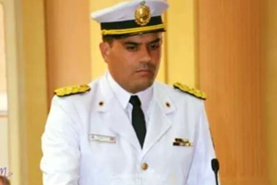 Orozco juró como diputado con el uniforme de gala de la Policía 
