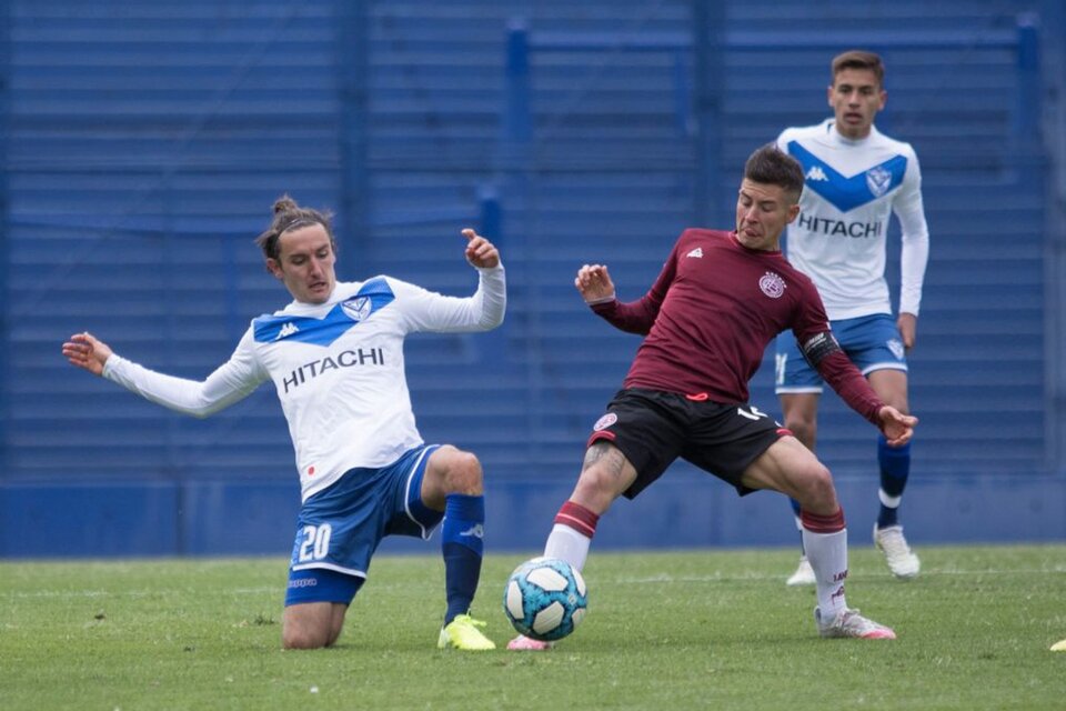 Vélez se impuso por 2-1 a Lanús en Liniers. (Fuente: Télam)