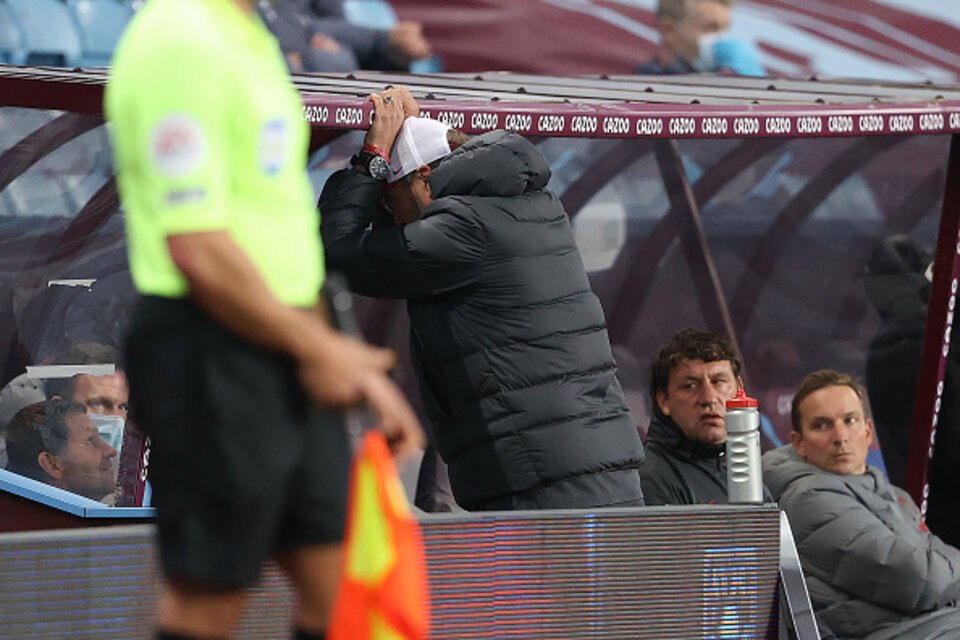 La imagen del alemán Klopp lo dice todo, luego de la paliza que le dio el Aston Villa. (Fuente: Getty Images)