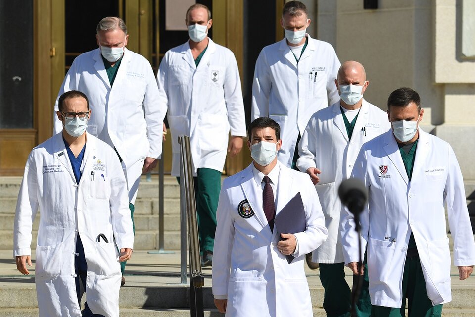 El médico de la Casa Blanca, Sean Conley, actualizó el parte médico de Donald Trump. (Fuente: AFP)