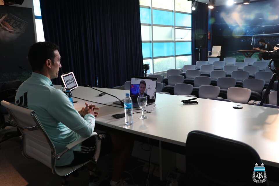 Lionel Scaloni durante la conferencia de prensa virtual. (Fuente: Twitter Selección Argentina)