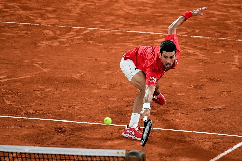Djokovic pasó un susto, pero terminó ganando con comodidad en el quinto set. (Fuente: EFE)
