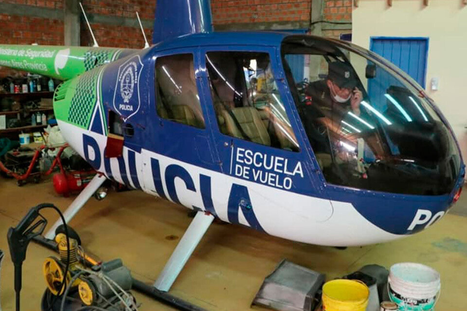 El helicóptero con el ploteo de la Policía Bonaerense apareció, durante un allanamiento, en un hangar en Paraguay.