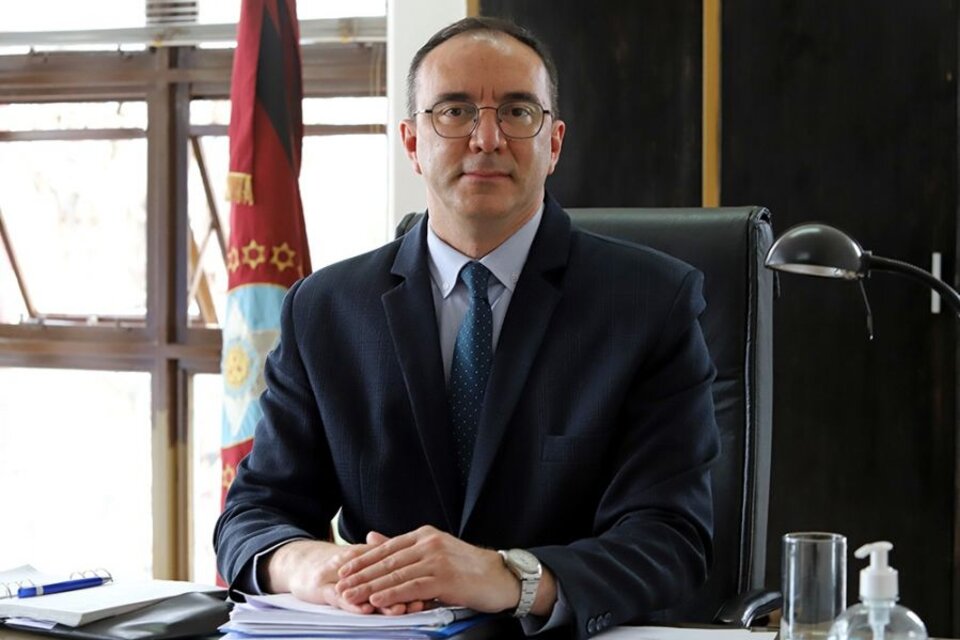 Martín Flores Perazzone, nuevo secretario de Salud