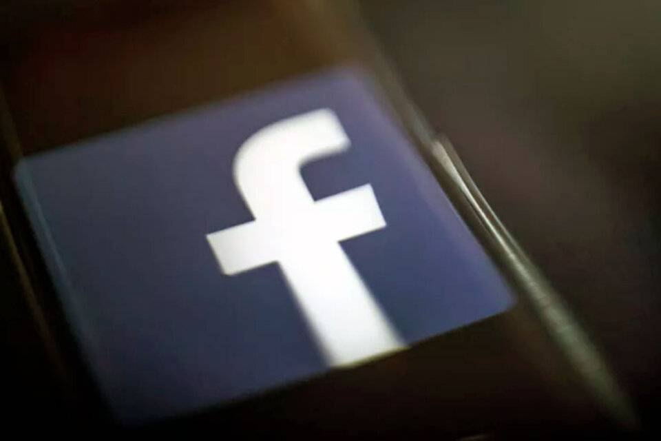 Facebook redirigirá a los usuarios que busquen palabras acerca del Holocausto o su negación "a información fiable" en otros sitios web.