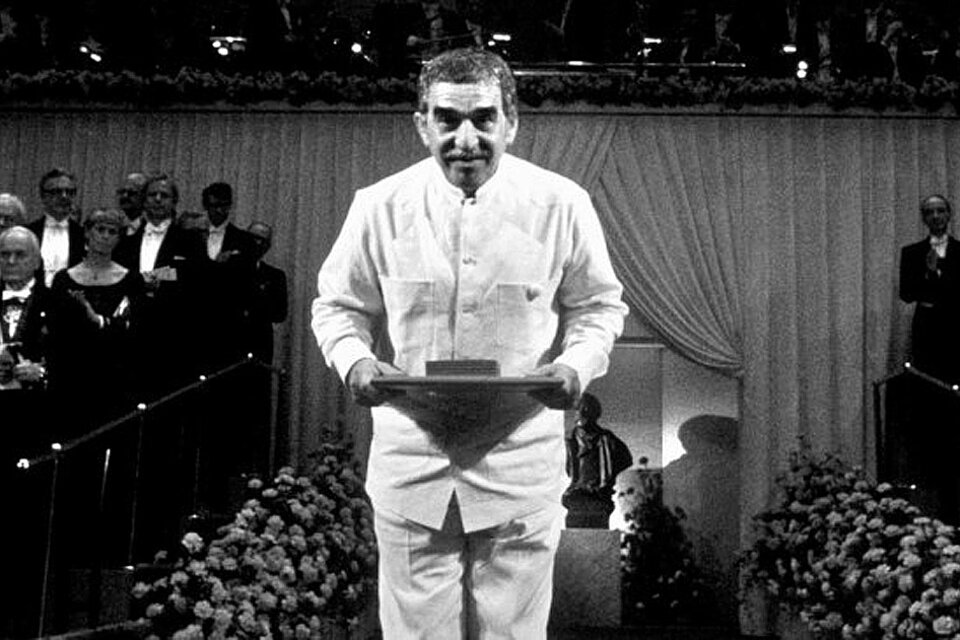 En 1982 y a sus 55 años, Gabriel García Márquez recibió el Premio Nobel de Literatura. Dejó de lado el frac para vestirse con un liquiliqui, traje típico del Caribe.