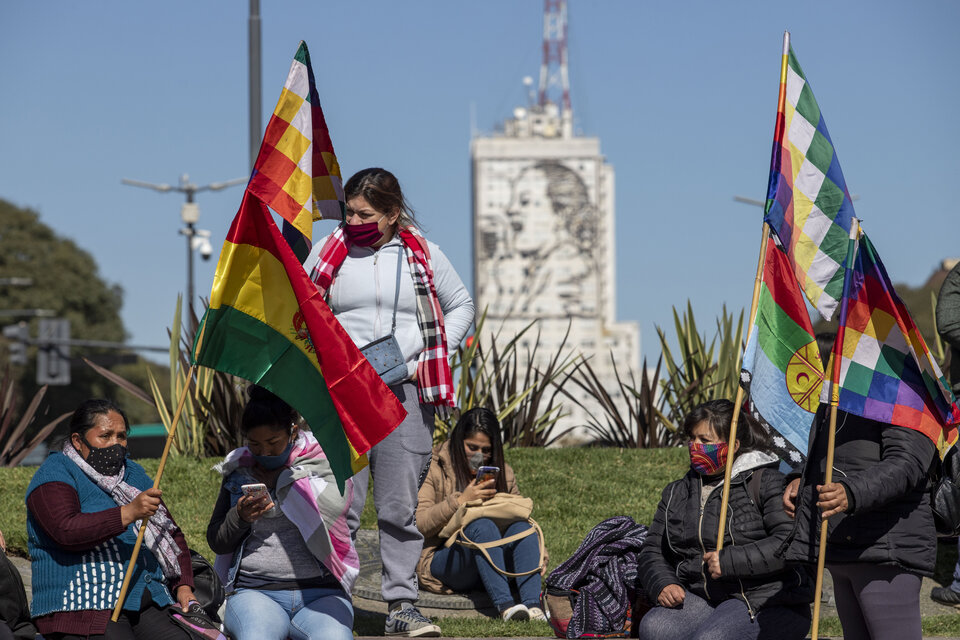 Reclamo de elecciones libres en Bolivia el 11 de agosto en el Obelisco. (Fuente: NA)
