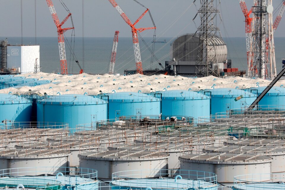 Hay almacenados alrededor de un millón de métros cúbicos de agua en unas mil cisternas en el sitio de la central de Fukushima Daiichi.  (Fuente: EFE)