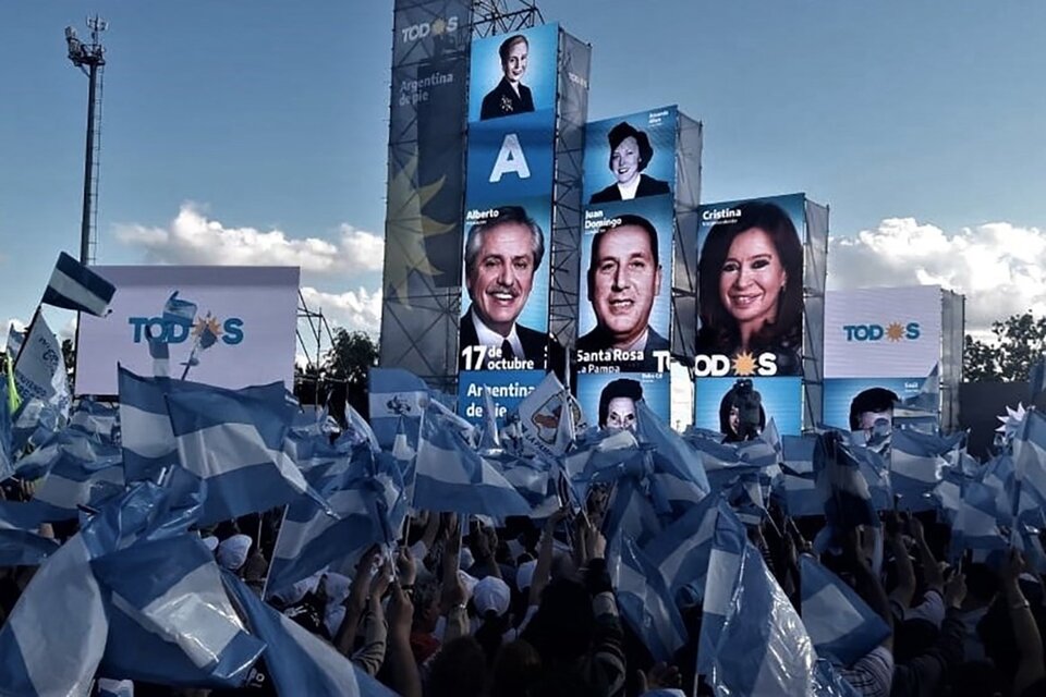 Alberto Fernández y Cristina Kirchner encabezaron el acto del 17 de octubre pasado en La Pampa.