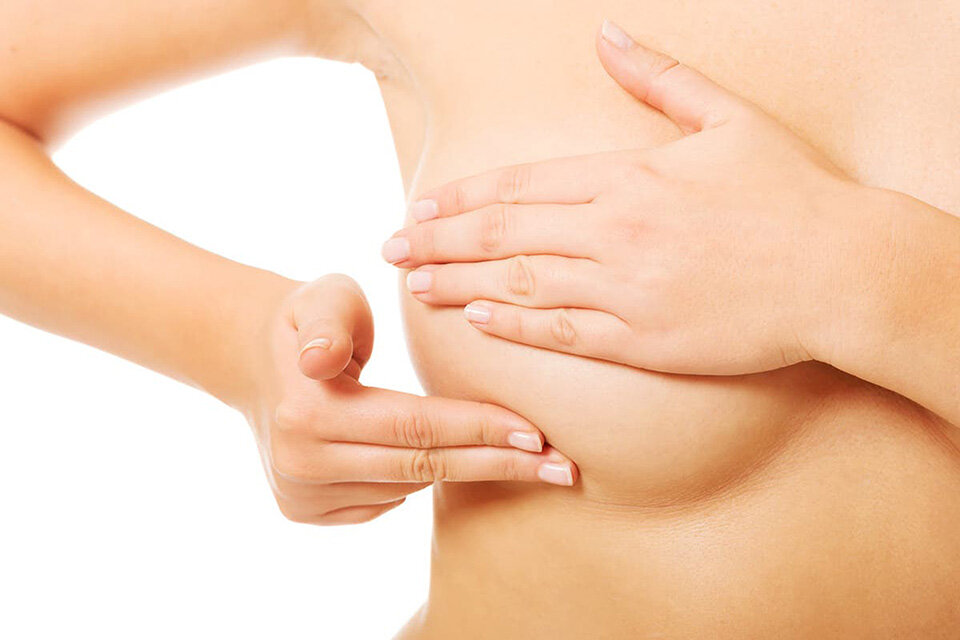 El autoexamen mamario es la primera línea de detección. (Fuente: Prensa Municipalidad)