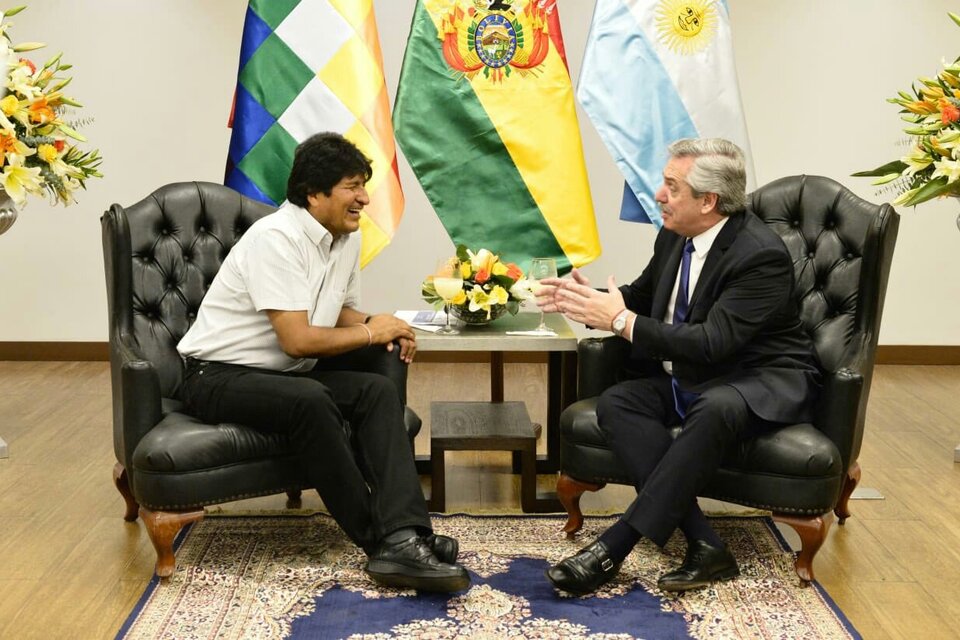 "Nuestro agradecimiento al hermano Alberto por sus gestiones para salvarnos la vida", tuiteó Evo Morales.