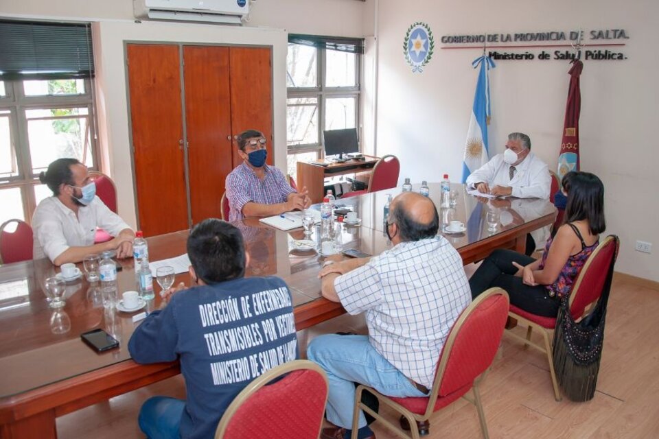 Reunión para elaborar un plan de contingencia contra el dengue 