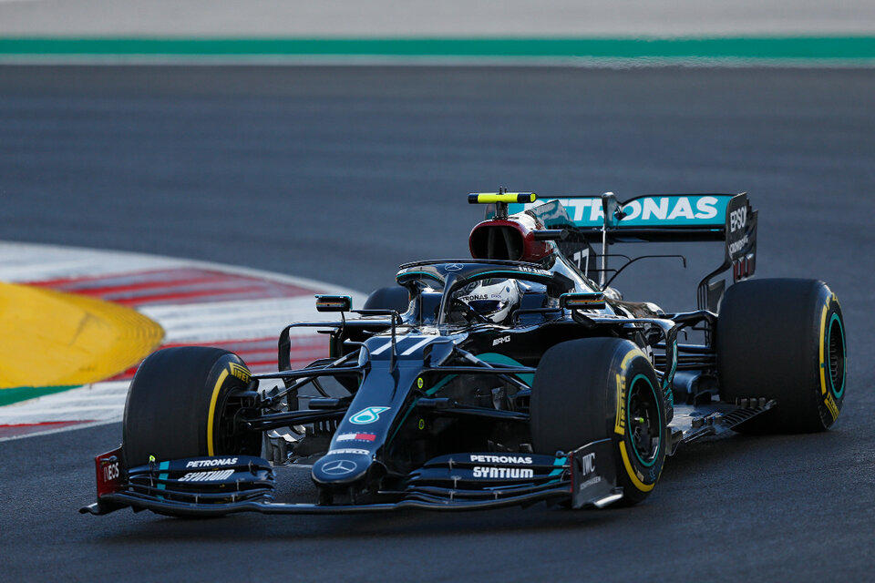 Bottas aprovechó la relajación de su compañero Lewis Hamilton. (Fuente: AFP)