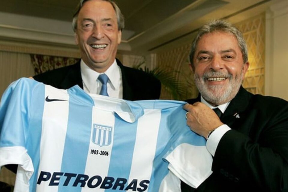 Néstor Kirchner, con la camiseta de Racing, y Lula da Silva.