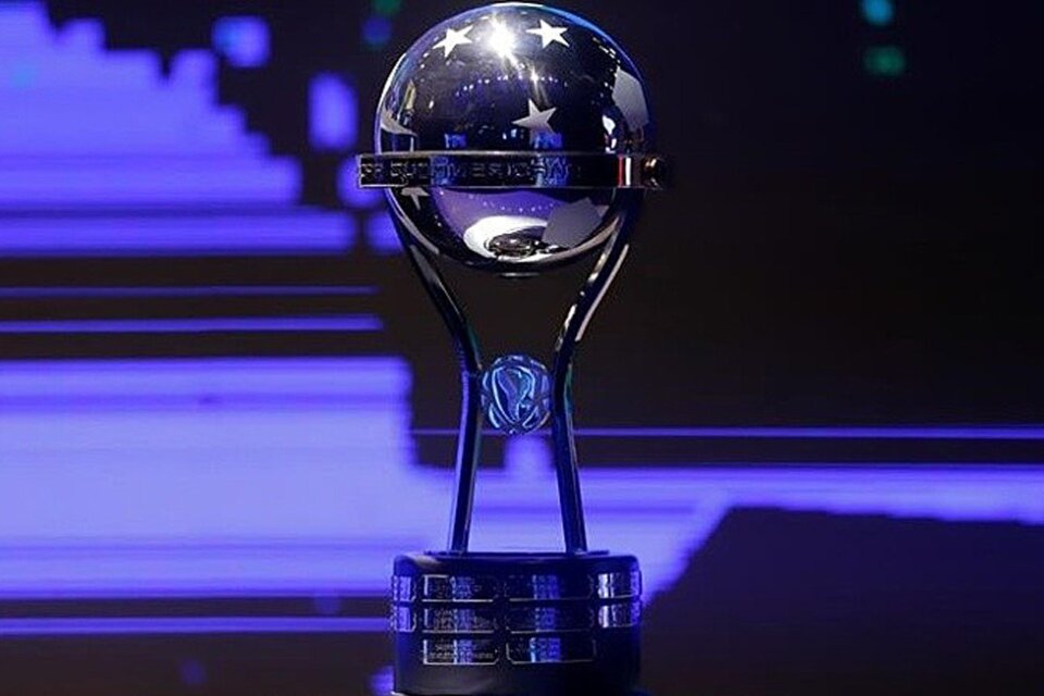 El preciado trofeo para el campeón de la Copa Sudamericana.