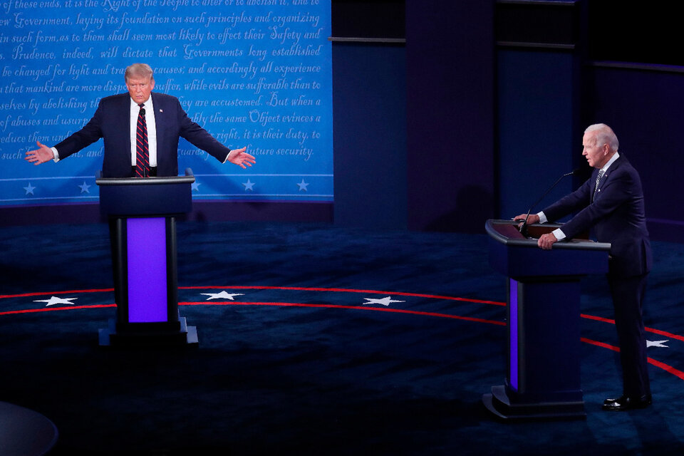 Los candidatos del Partido Republicano, Donald Trump, y del Partido Demócrata, Joe Biden, en el debate presidencial. (Fuente: AFP)