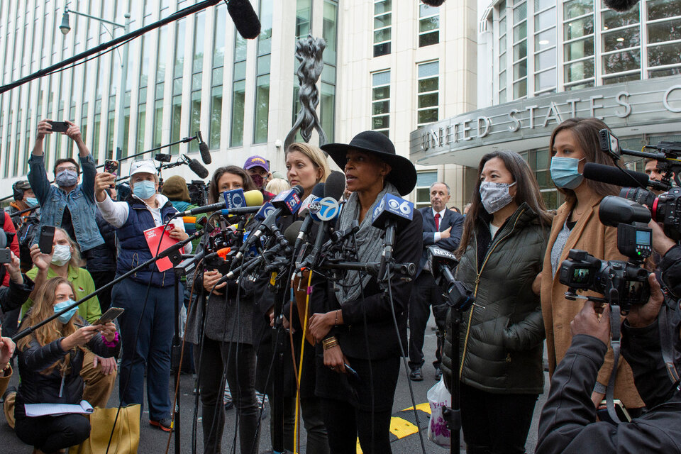 Linda Chung, Nicki Clyne y Michelle Hatchette, víctimas de la secta, brindaron una conferencia de prensa tras la condena.  (Fuente: AFP)