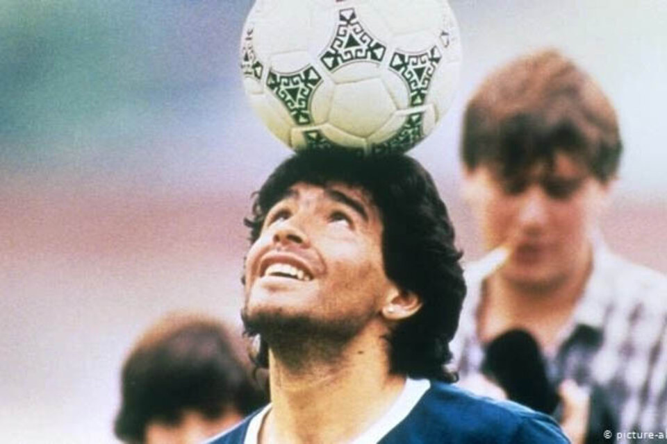 Diego Maradona, amigo de la pelota.