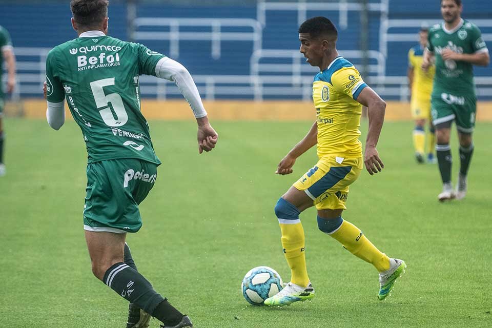 El delantero juvenil Luciano Ferreyra es una de las apuestas del entrenador. (Fuente: Prensa CARC)