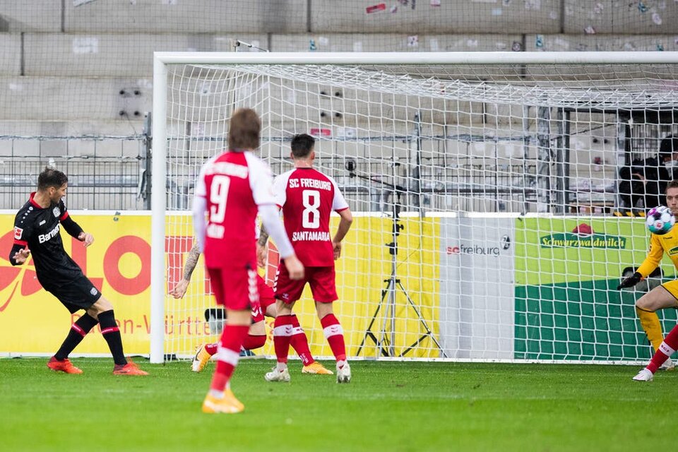 Bundesliga: Alario metió doblete en el éxito de Bayer Leverkusen (Fuente: DPA)
