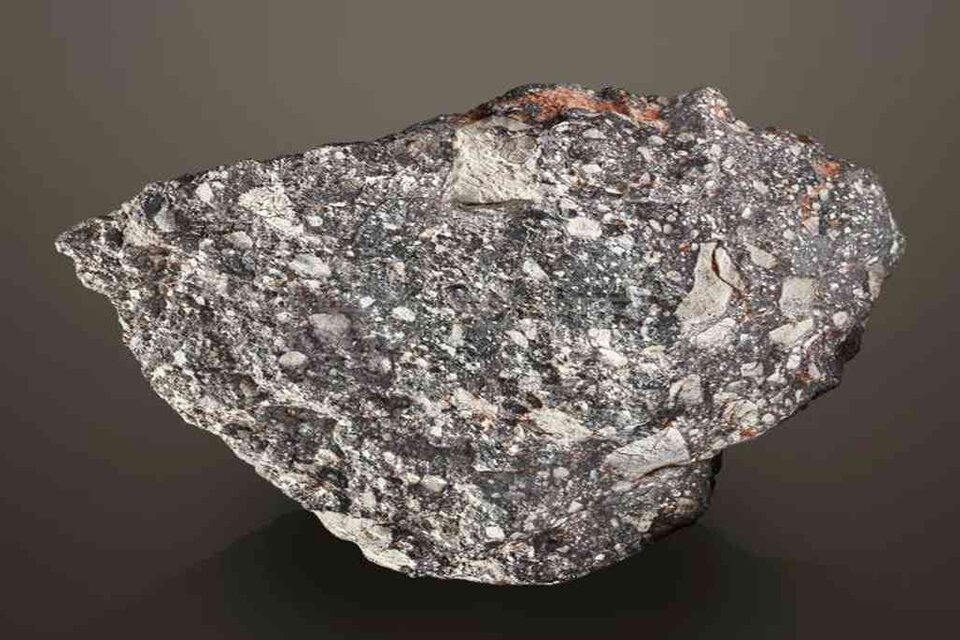 El nuevo mineral fue encontrado en un meteorito que cayó en el Sahara en 2014.