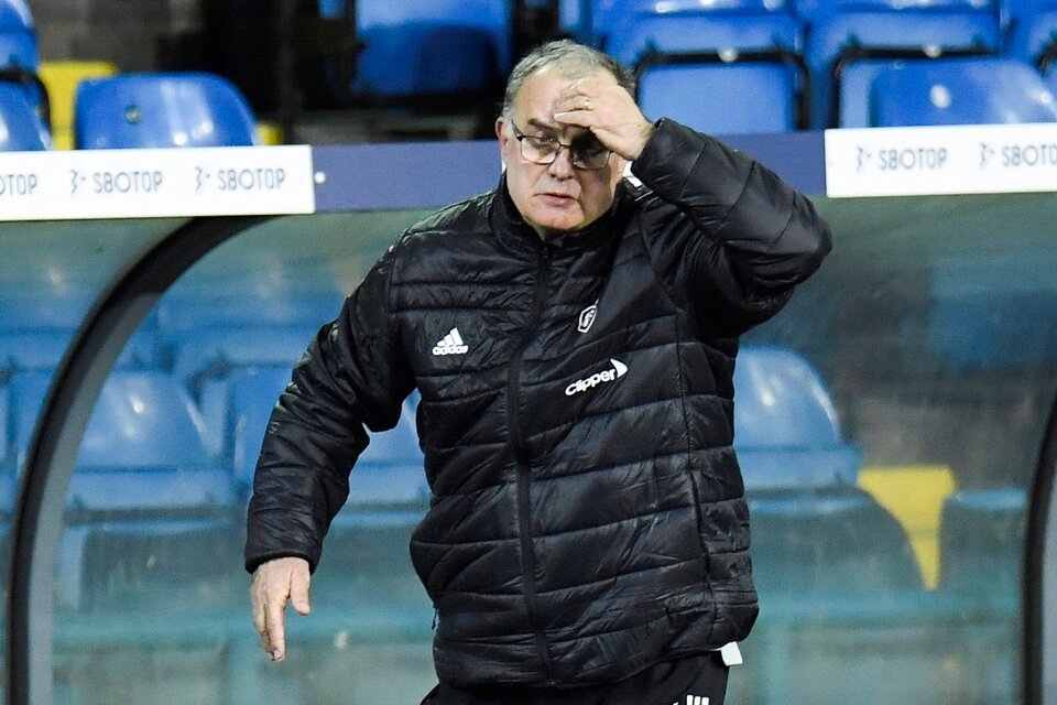 El argentino no pudo encontrarle la vuelta para revertir la historia en Elland Road. (Fuente: EFE)