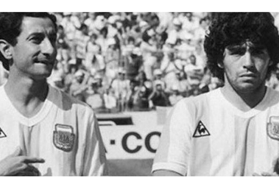 Ardiles y Maradona, con la casaca de la Selección.