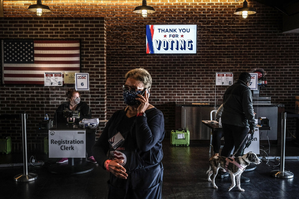 Jornada de sufragio en un centro de votación instalado en el estadio de beisbol de Washington D.D. (Fuente: EFE)