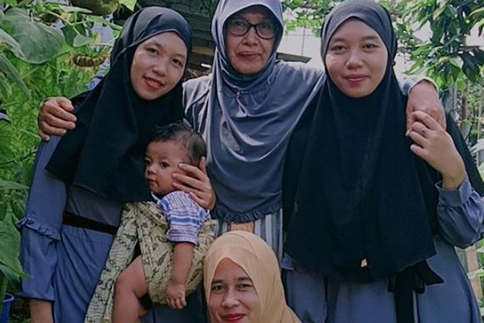 Dos gemelas indonesias se reencontraron tras 24 años gracias a TikTok.