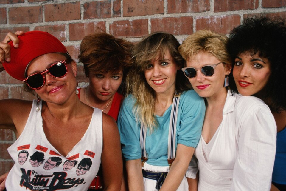 Belinda Carlisle, Kathy Valentine, Charlotte Caffey, Gina Schock y
Jane Wiedlin son The Go-Go's