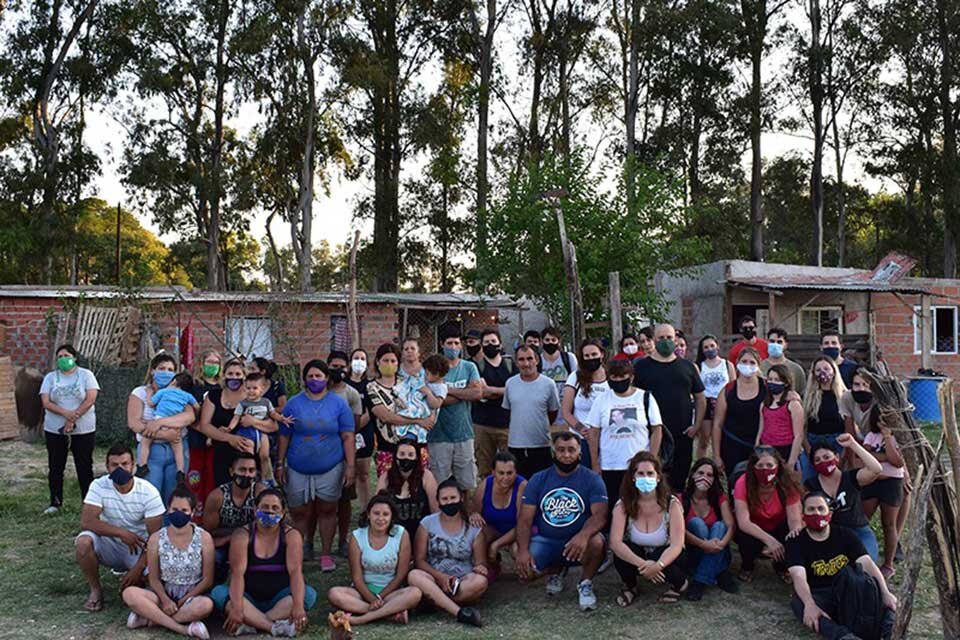 En la barriada de Magaldi y Benteveo se organizaron para evitar el desalojo.