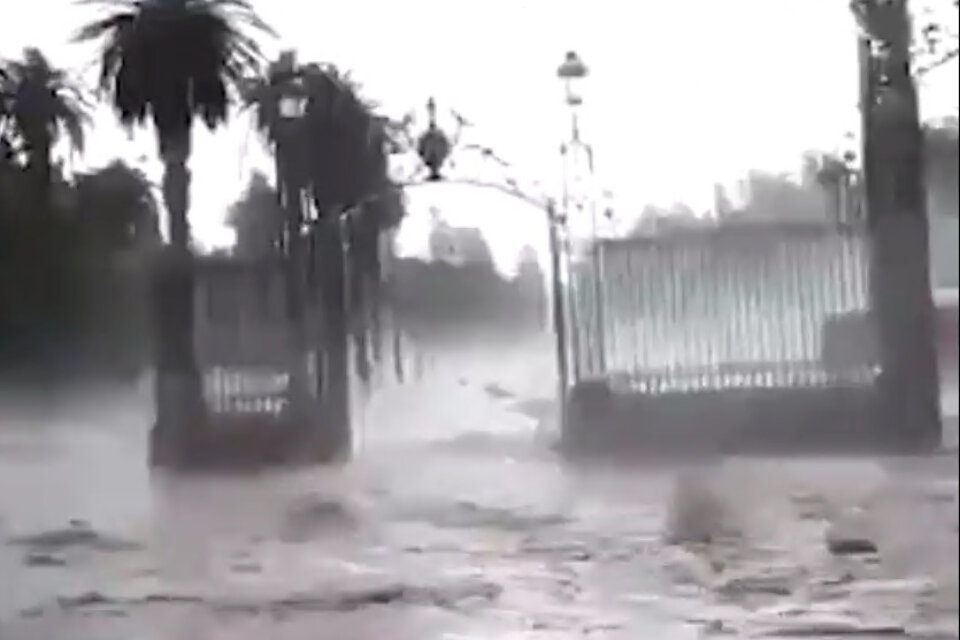 Las impactantes imágenes del granizo e inundación en Mendoza.