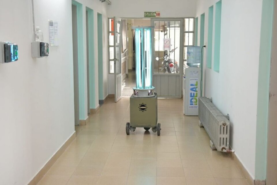 El robot sanitizador en funciones en el Hospital de Campo Quijano  (Fuente: Gobierno de Salta)