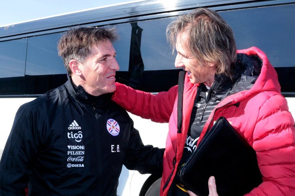 Eduardo Berizzo y Ricardo Gareca, dos técnicos argentinos en selecciones sudamericanas. (Fuente: Prensa Paraguay)