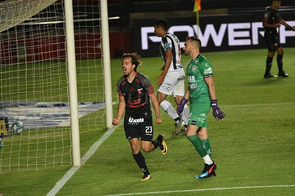 Bernardi grita el primero de Colón.