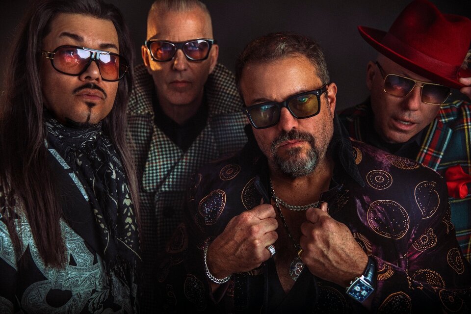 En el disco, The Mavericks alternan temas propios con clásicos latinos.
