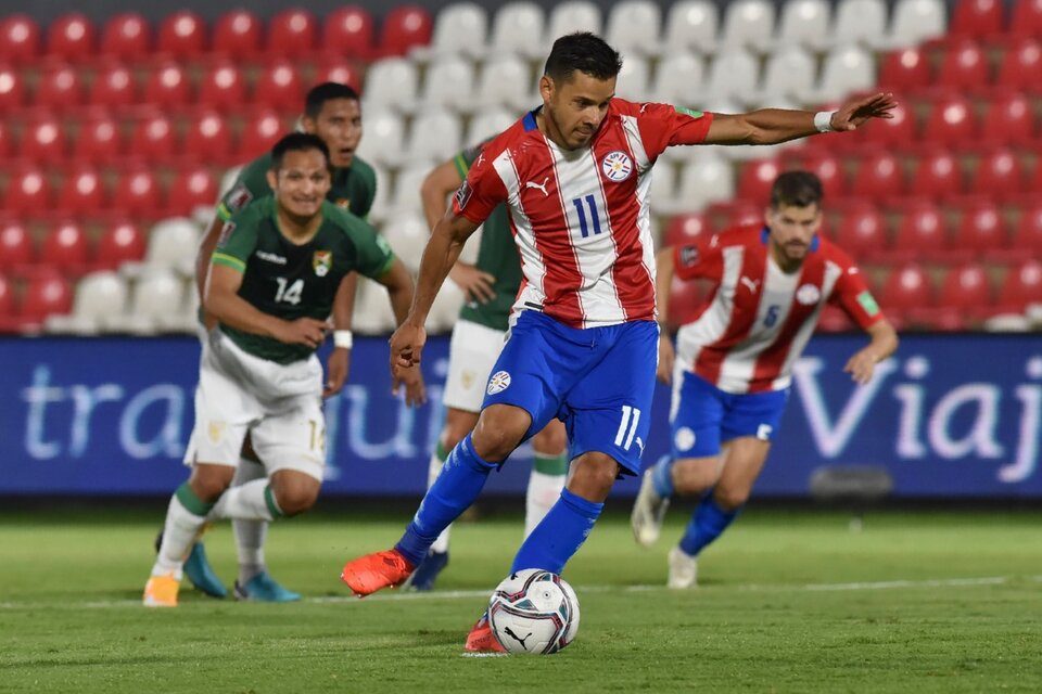 El gol de penal de Angel Romero para Paraguay.