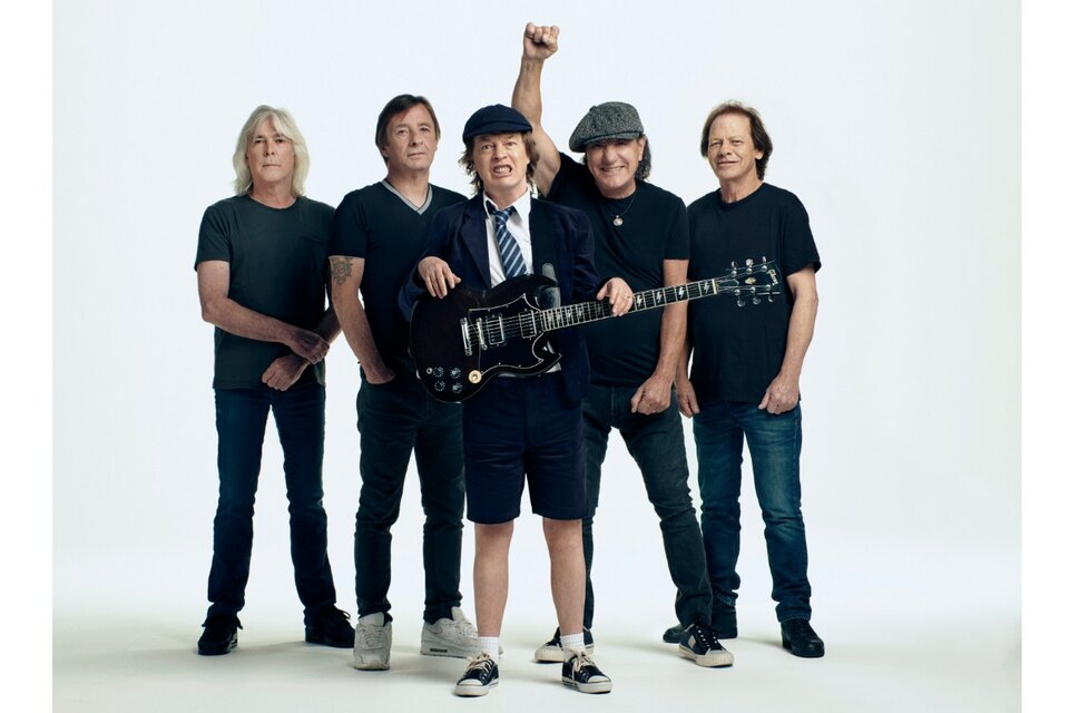 AC/DC: "Ojalá los pibes quieran comprarse una guitarra"
