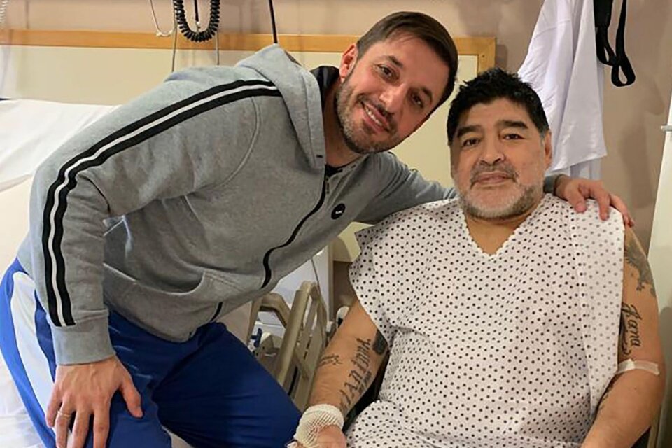 Matías Morla con Diego Maradona en una de las internaciones. (Fuente: Instagram)
