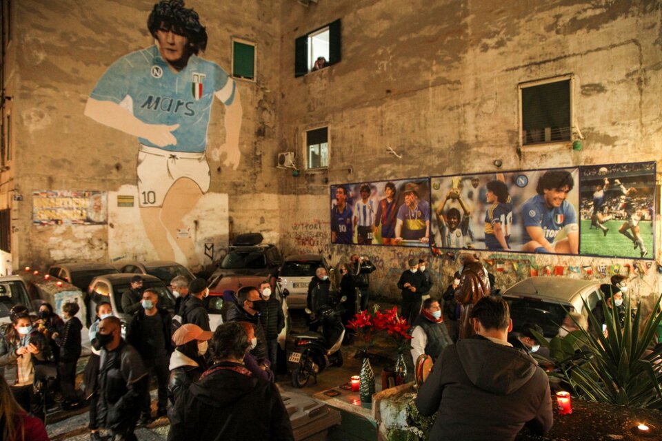 Nápoles sigue llorando a Maradona y prepara "el aplauso más grande de la historia" (Fuente: Télam)