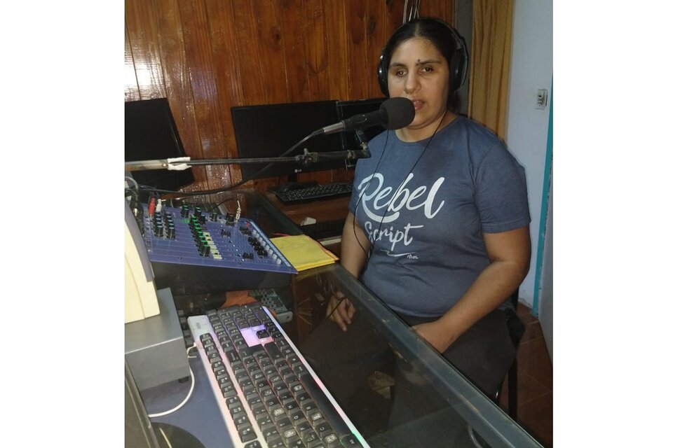 Todo comenzó en octubre del año pasado cuando la periodista pampeana Luciana Natalia Piris comenzó a cuestionar a la policía en su pueblo, Castex. 
