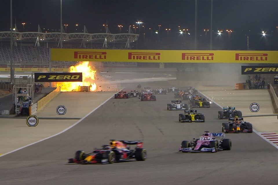 El auto de Romain Grosjean, envuelto en una bola de fuego. (Fuente: F1)