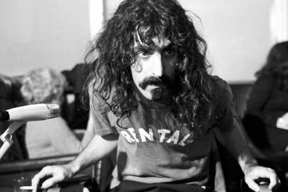 En 1993, a los 52 años muere Frank Zappa. Fue uno de los músicos más importantes de rock y su obra cruzó las fronteras de la música popular.  (Fuente: AFP)