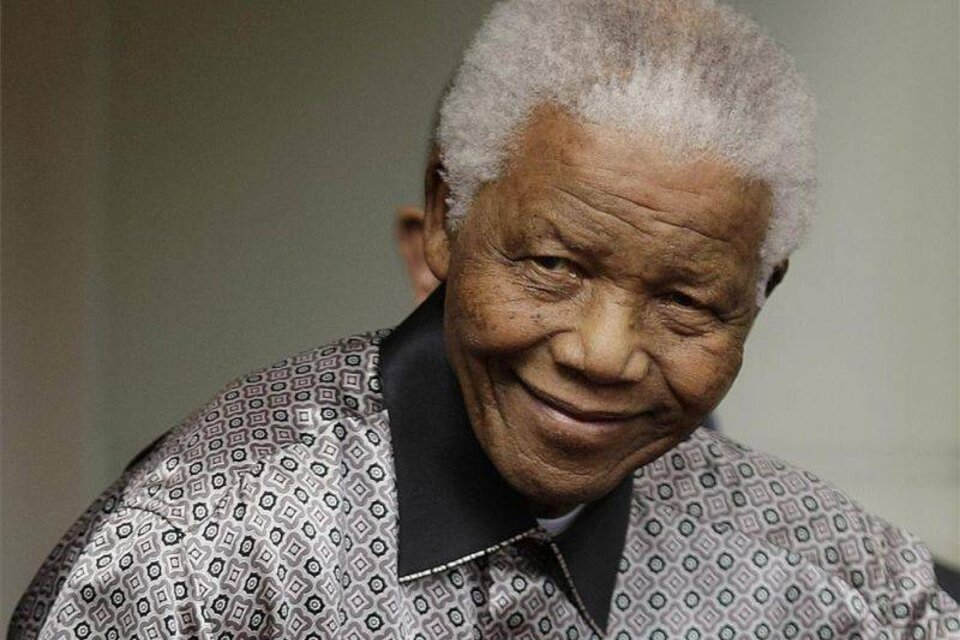 En 2013 muere Nelson Mandela a los 95 años en Johannesburgo. El líder sudafricano que impulsó la convivencia entre blancos y negros después del apartheid.  (Fuente: AFP)
