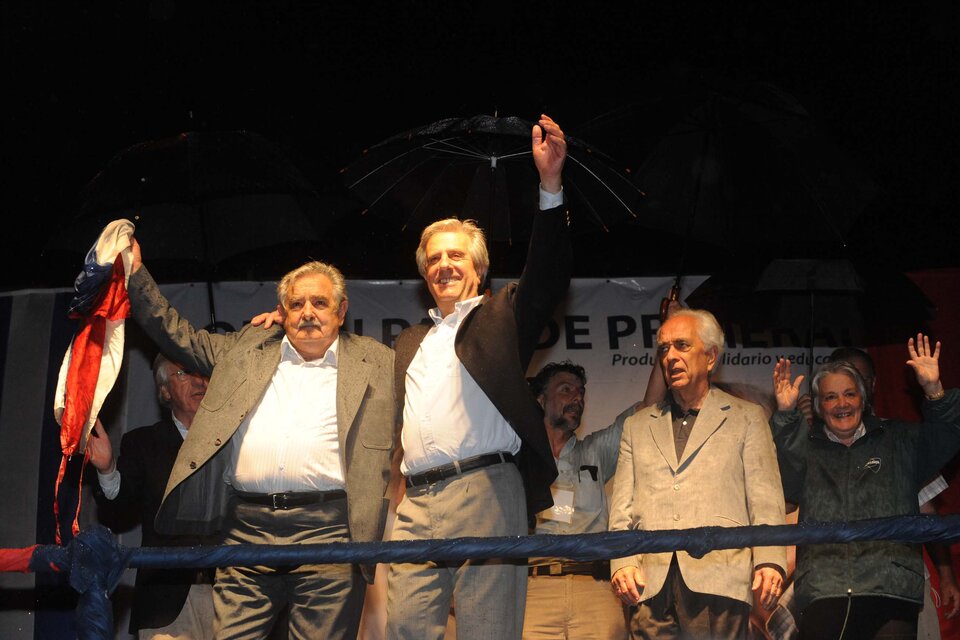 Juan a su adversario político José Mujica. (Fuente: Télam)