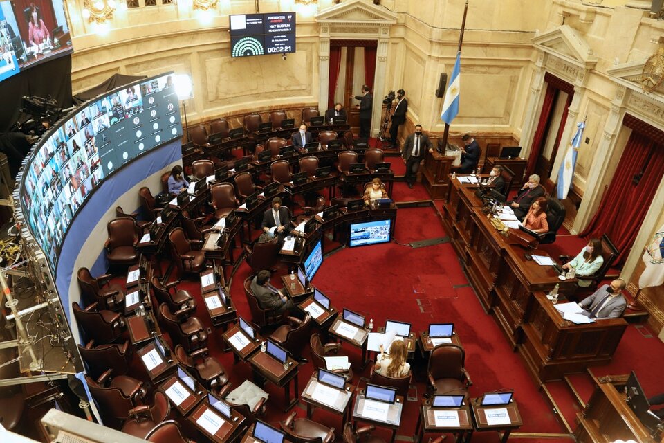 En sólo unas pocas semanas, el Congreso tuvo que hacer lo que no había hecho en años: digitalizar el proceso parlamentario a través de la incorporación de nuevas tecnologías de la comunicación.