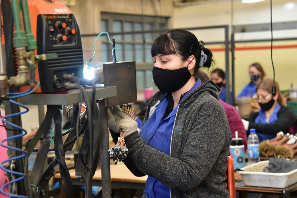 La llegada de la vacuna ayudará a la reactivación productiva.