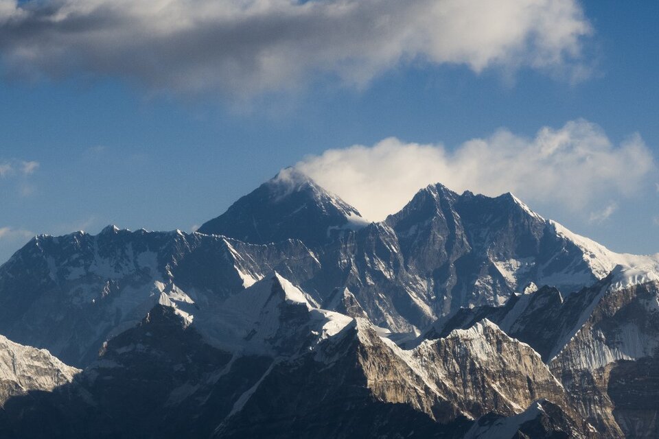 El Everest es la montaña más alta del mundo y hay controversia acerca de su verdadera altura. (Fuente: AFP)