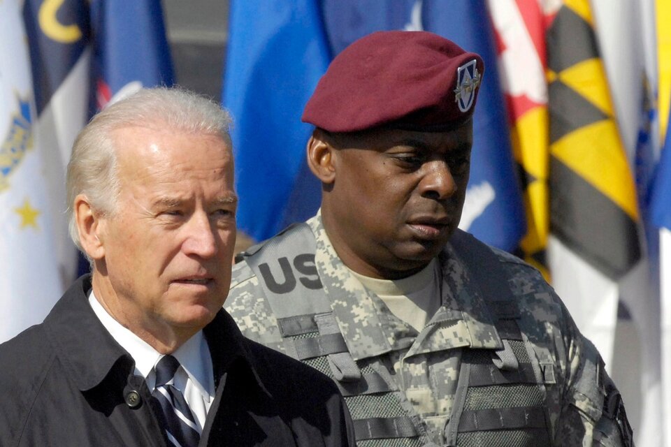 Biden con Austin en una ceremonia en Fort Bragg, Carolina del Norte, en el 2009.